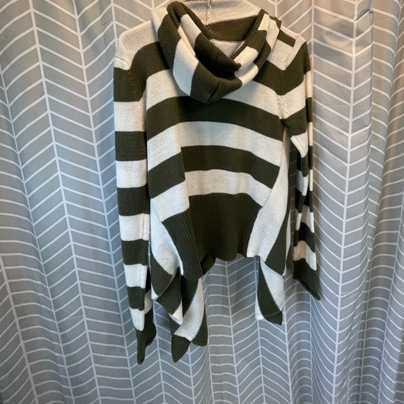 Wet seal cardigan - Picture 3 of 3